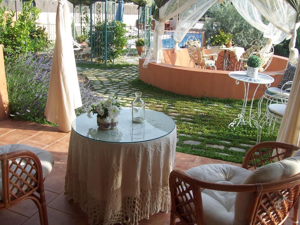 Laurel De La Reina - Boutique