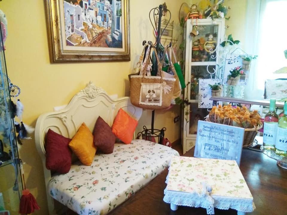 Laurel De La Reina - Boutique *